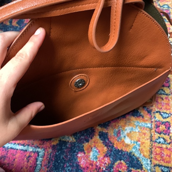 Brown Faux Leather Circular Purse!! - Picture 3 of 6